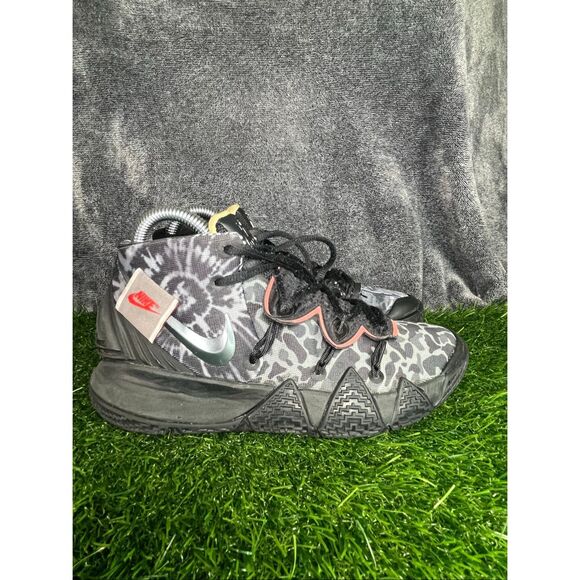 Nike Kyrie 5 Basketball Shoes Men’s 4.5 / Women’s 6 Black Grey Eye Design - Picture 3 of 6